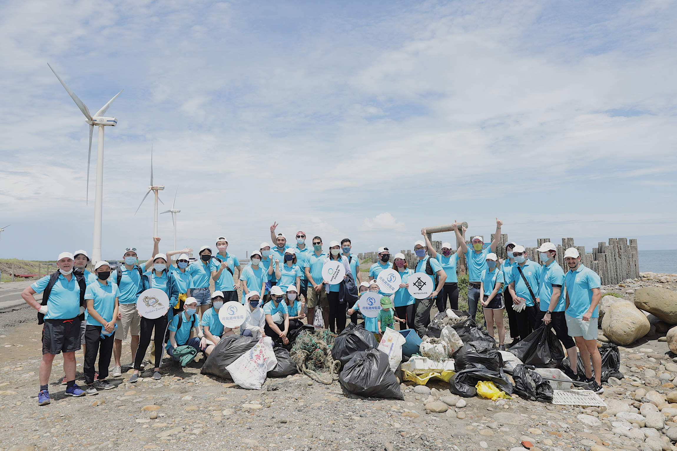 Hai Long Joins Taiwan's National Beach Clean Up