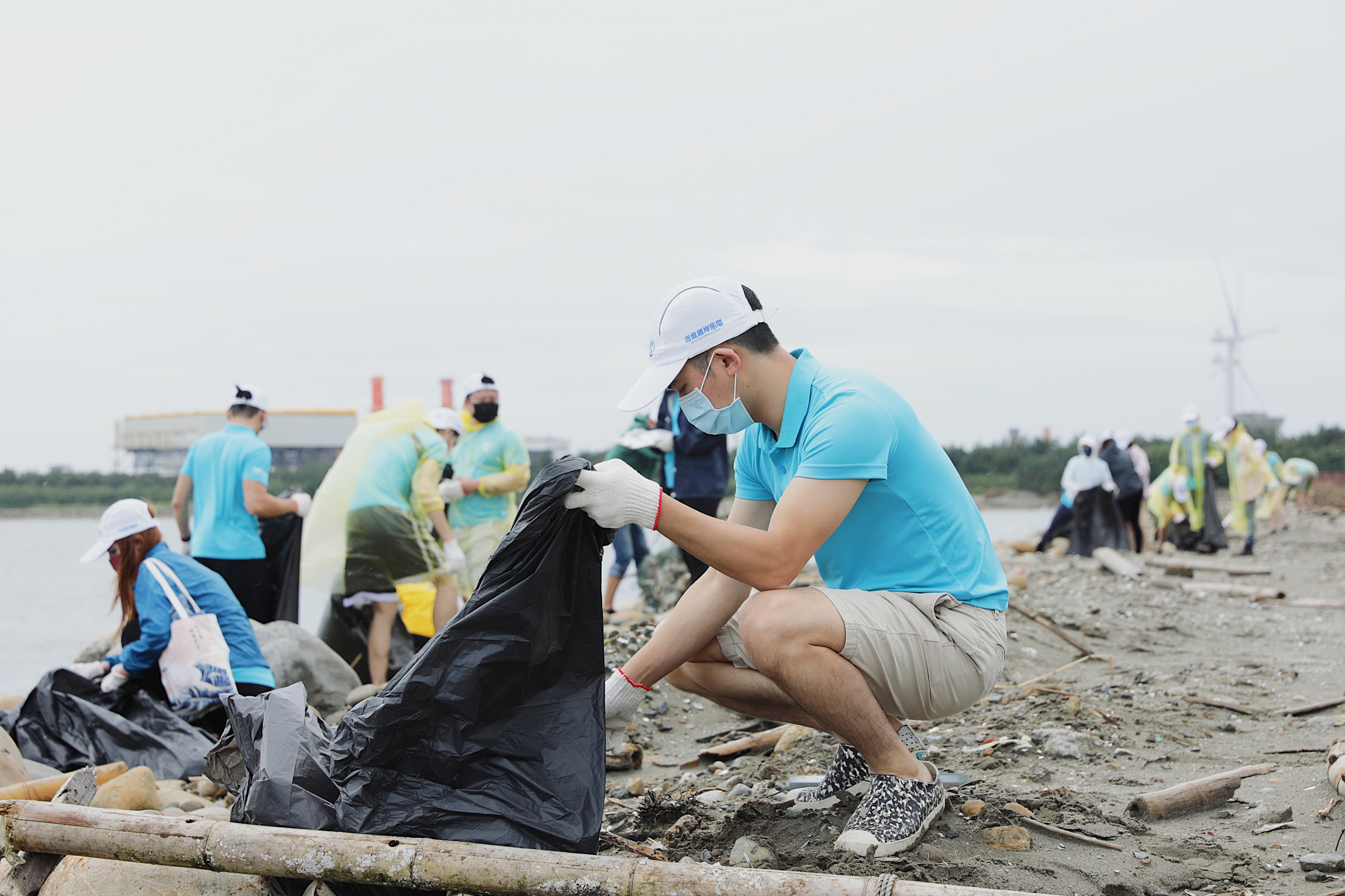 Hai Long Joins Taiwan's National Beach Clean Up