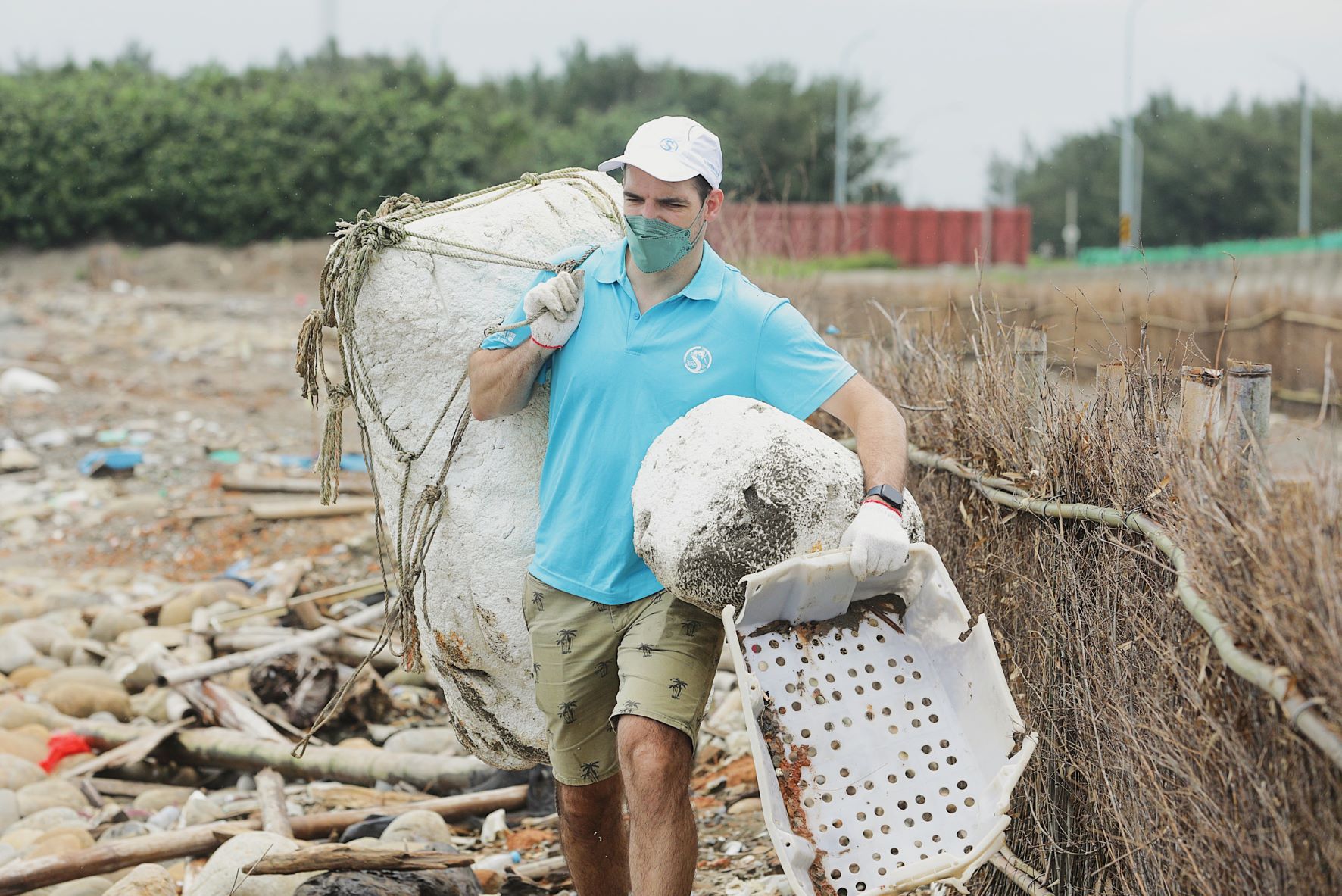 Hai Long Joins Taiwan's National Beach Clean Up