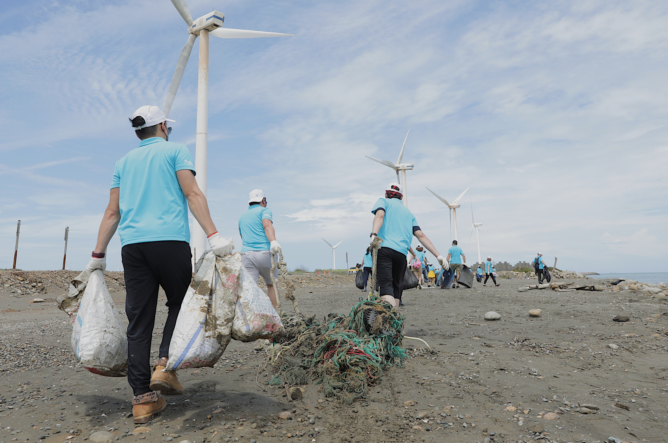 Hai Long Joins Taiwan's National Beach Clean Up